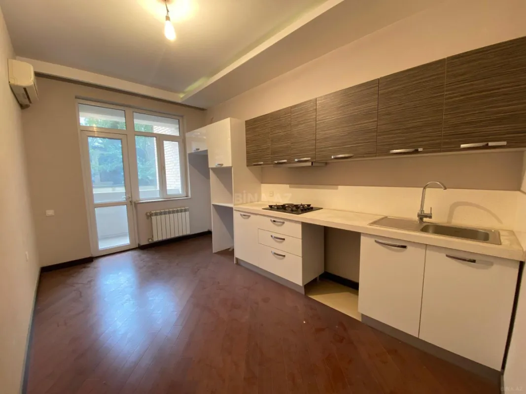 Satılır 3 otaqlı mənzil 140 m²