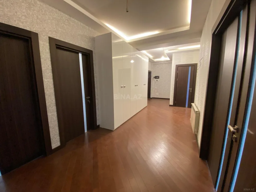 Satılır 3 otaqlı mənzil 140 m²