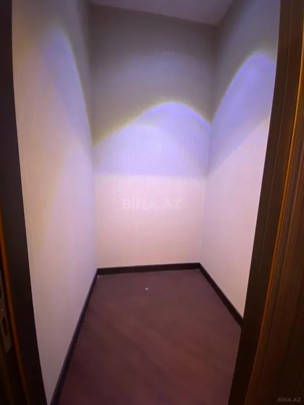 Satılır 3 otaqlı mənzil 140 m²