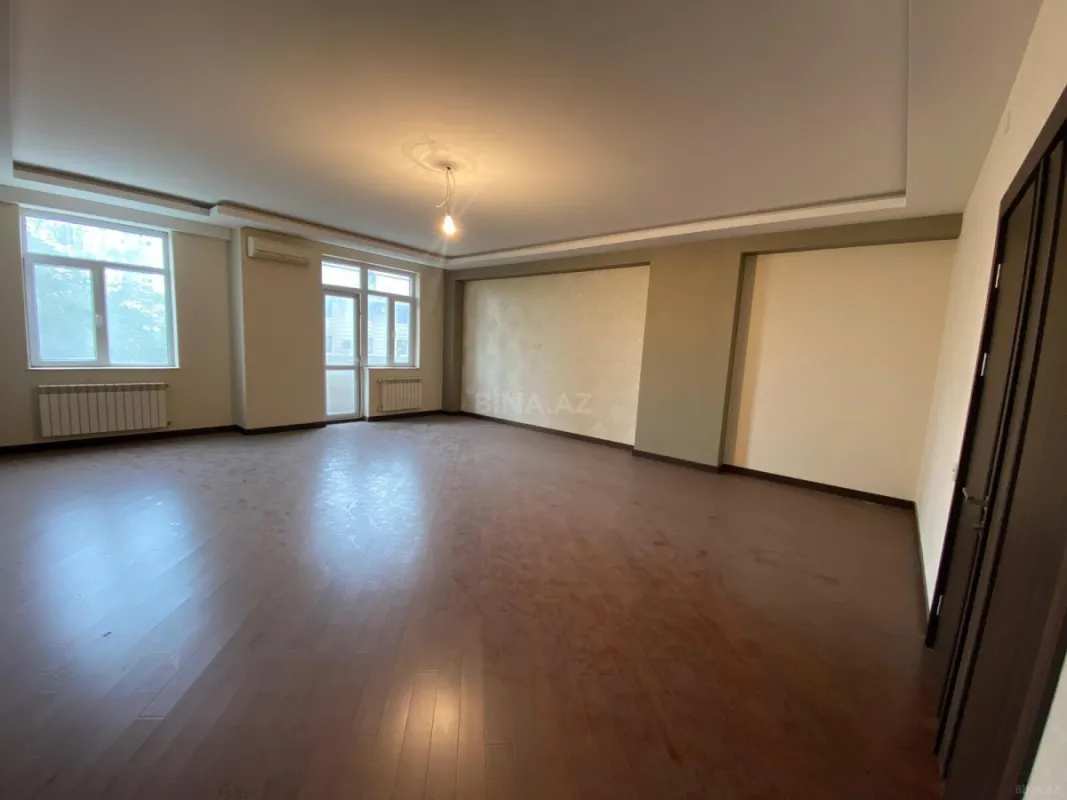 Satılır 3 otaqlı mənzil 140 m²