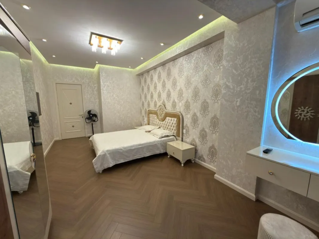 Kirayə verilir 3 otaqlı mənzil 122 m²