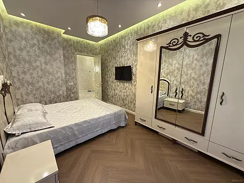 Kirayə verilir 3 otaqlı mənzil 122 m²