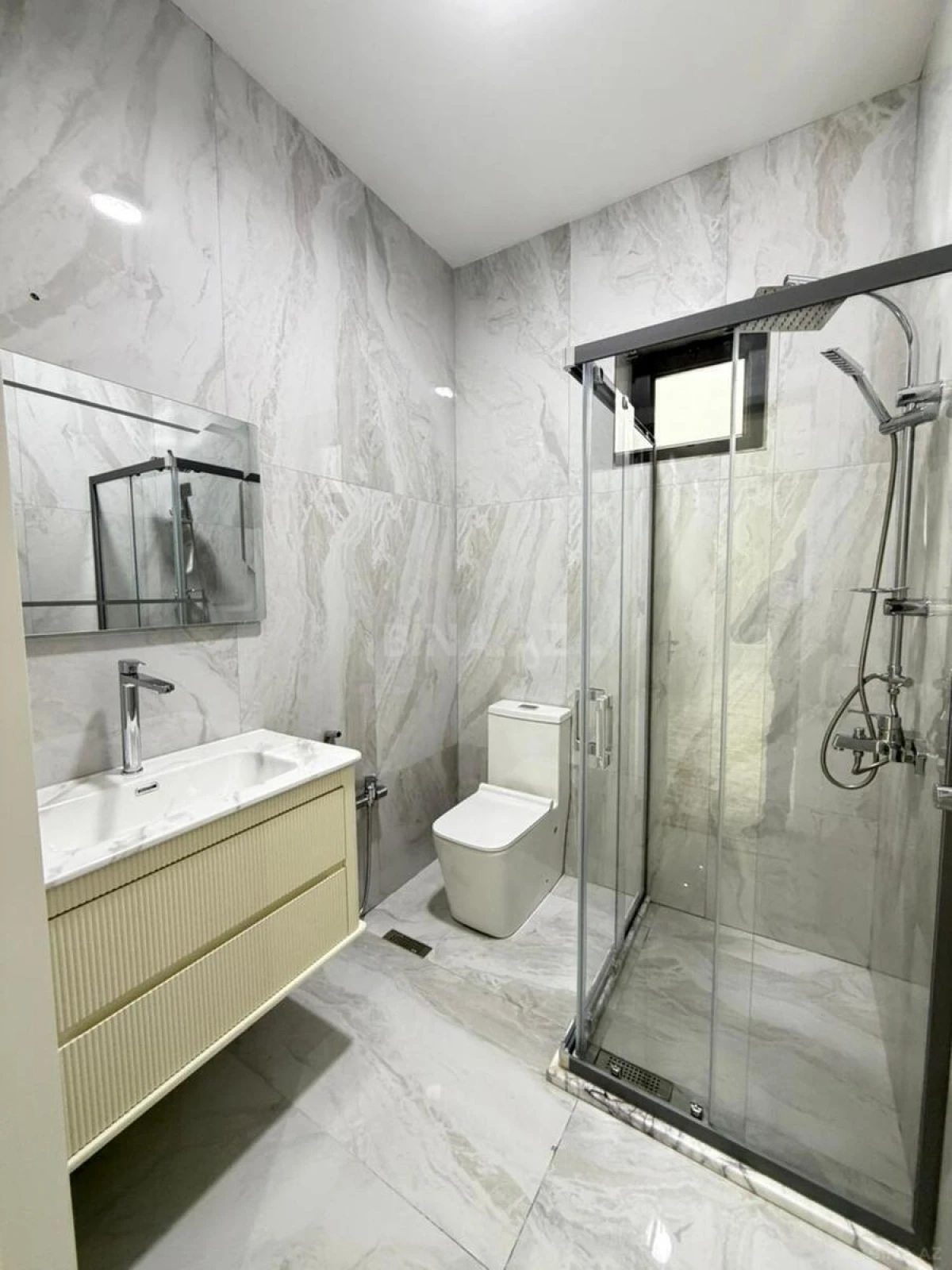 Satılır 4 otaqlı həyət evi 180 m²