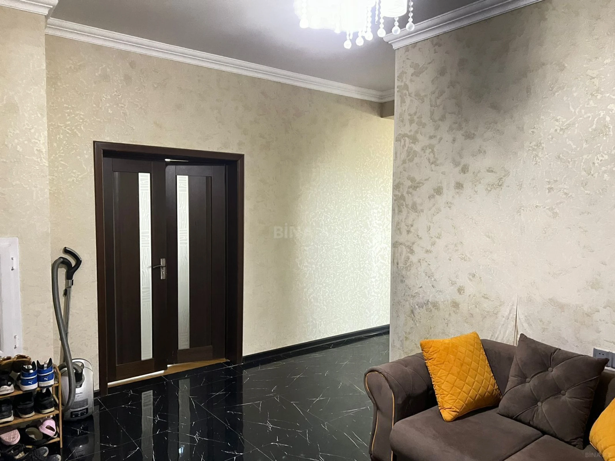 Satılır 3 otaqlı mənzil 147 m²