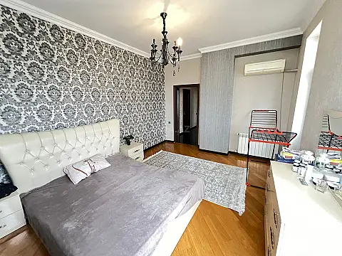 Satılır 3 otaqlı mənzil 147 m²