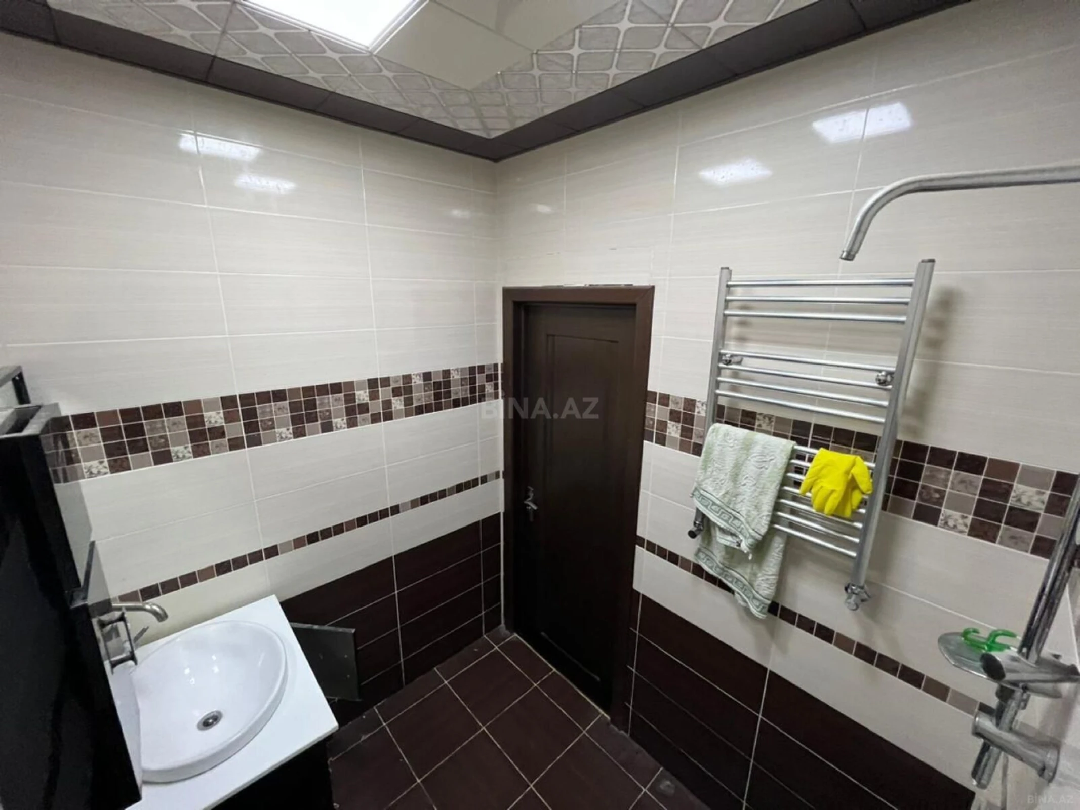 Satılır 3 otaqlı mənzil 147 m²