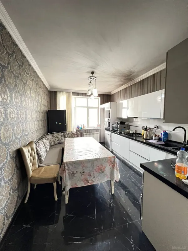 Satılır 3 otaqlı mənzil 147 m²