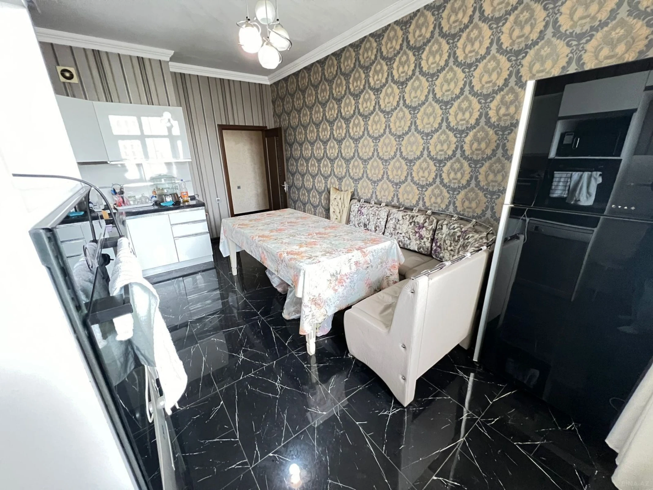 Satılır 3 otaqlı mənzil 147 m²