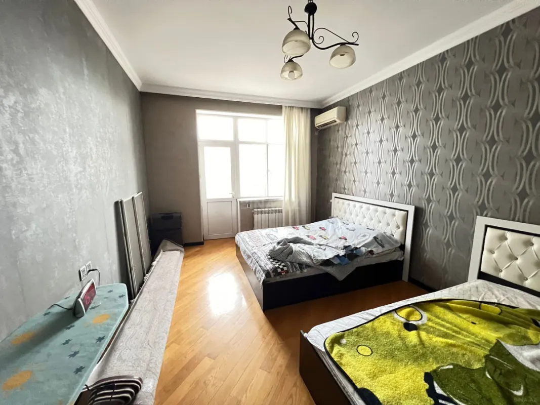 Satılır 3 otaqlı mənzil 147 m²