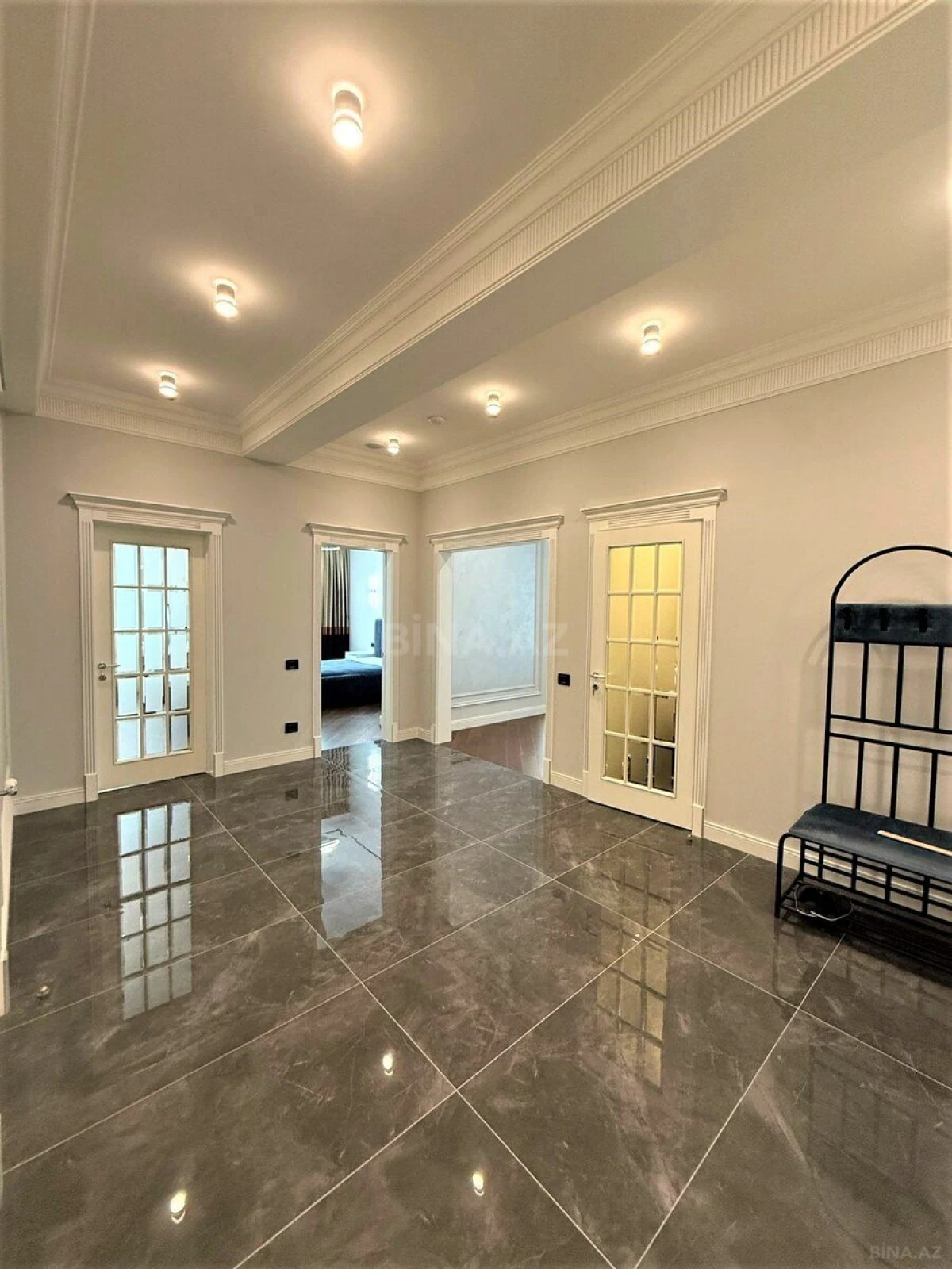 Kirayə verilir 3 otaqlı mənzil 170 m²