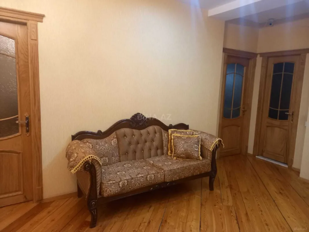 Satılır 2 otaqlı mənzil 102 m²