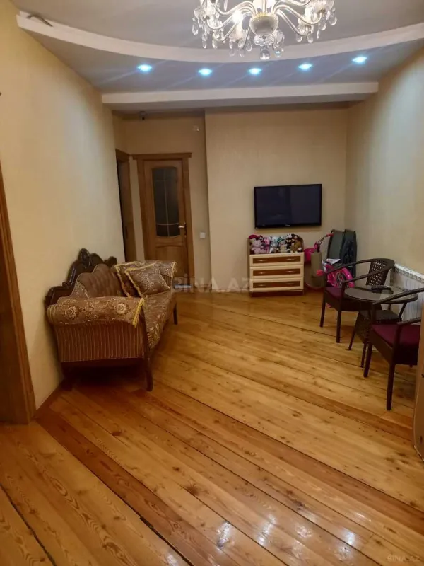 Satılır 2 otaqlı mənzil 102 m²
