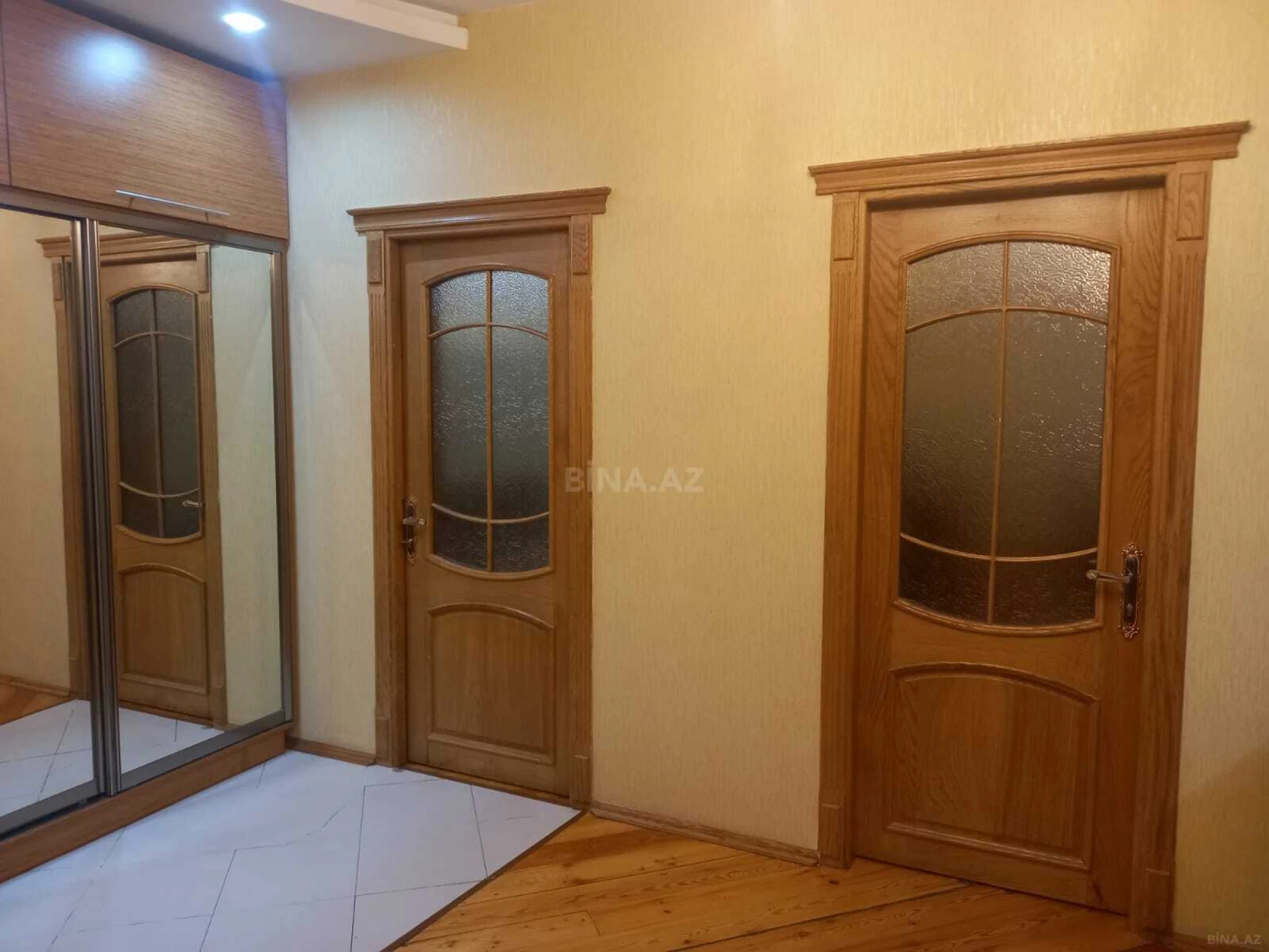 Satılır 2 otaqlı mənzil 102 m²