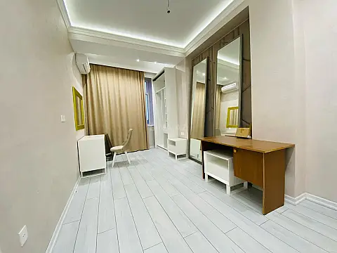 Satılır 3 otaqlı mənzil 130 m²