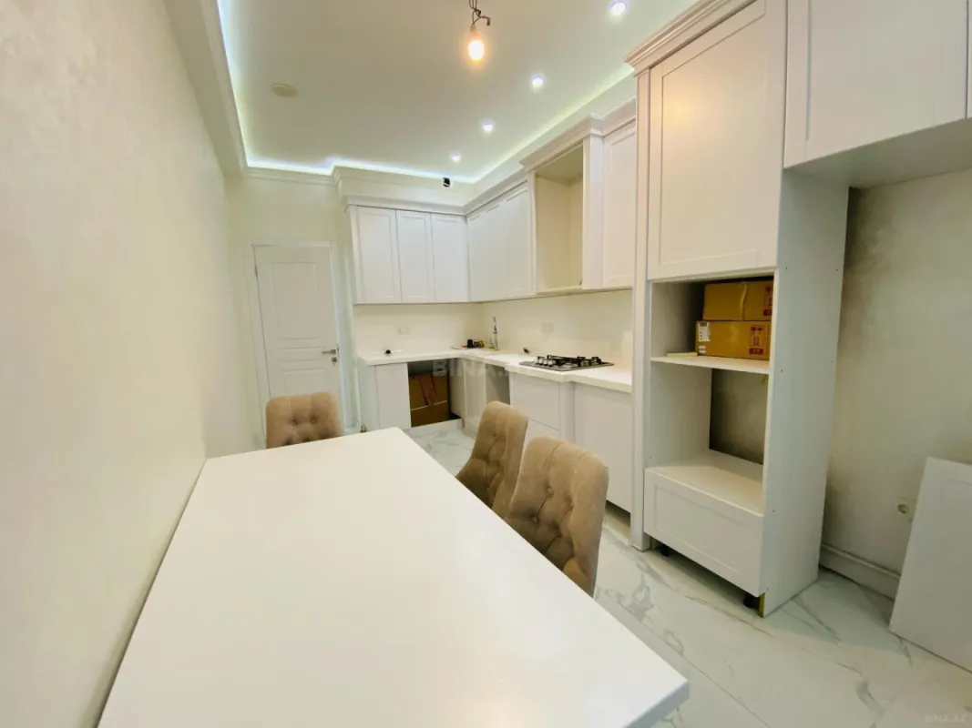 Satılır 3 otaqlı mənzil 130 m²