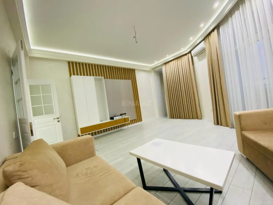 Satılır 3 otaqlı mənzil 130 m²