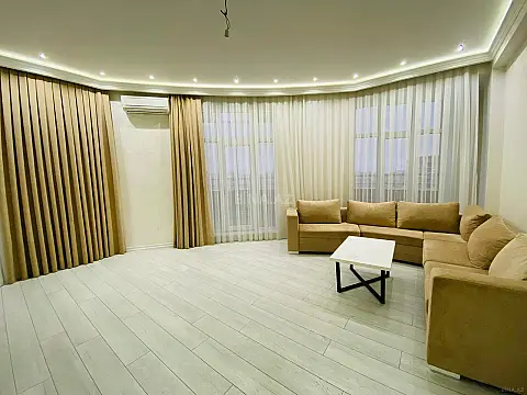 Satılır 3 otaqlı mənzil 130 m²