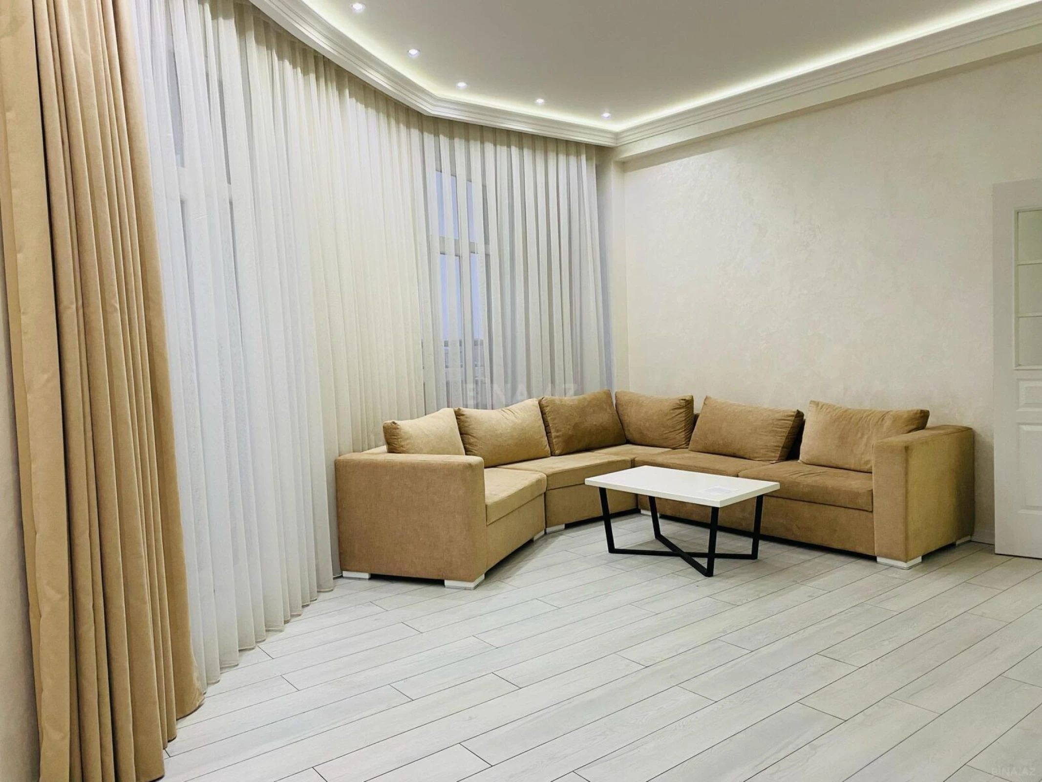 Satılır 3 otaqlı mənzil 130 m²