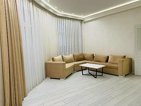 Satılır 3 otaqlı mənzil 130 m²