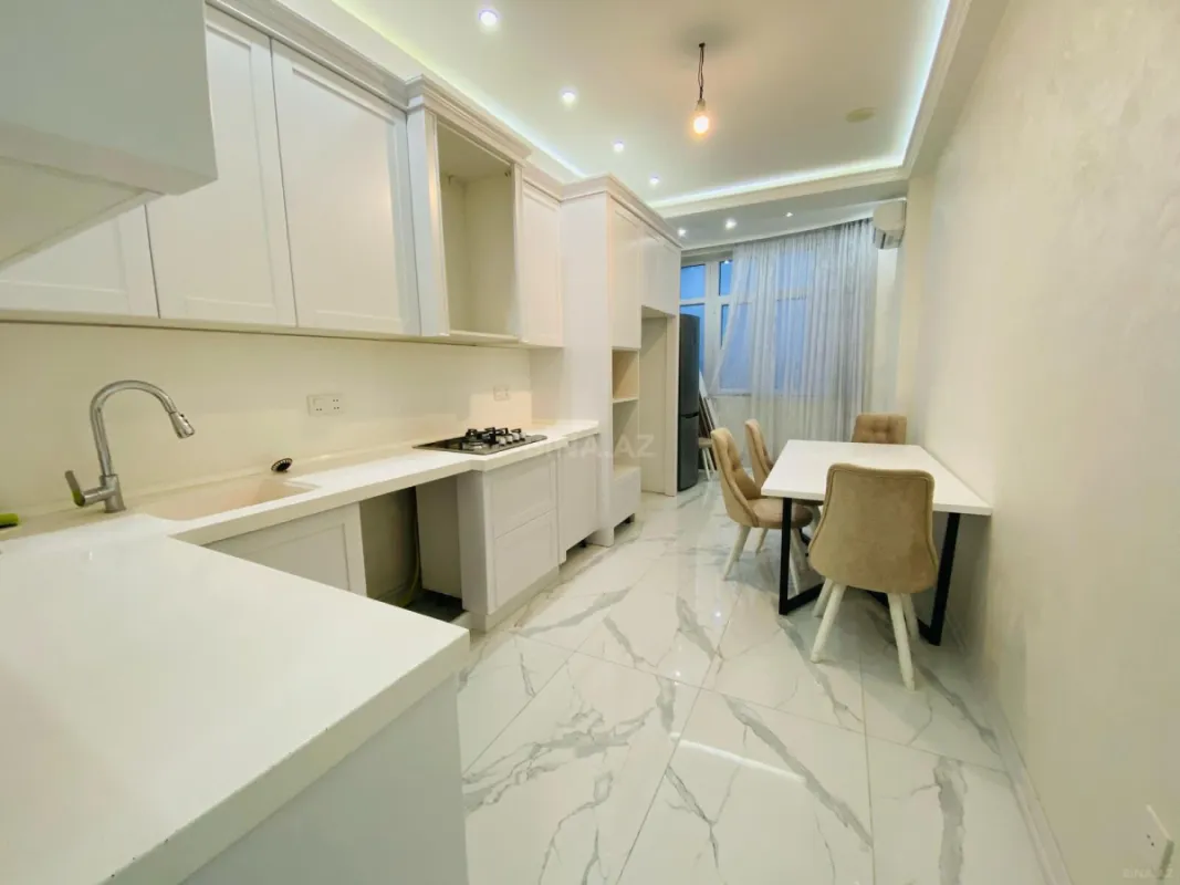 Satılır 3 otaqlı mənzil 130 m²