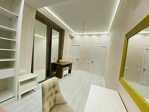 Satılır 3 otaqlı mənzil 130 m²