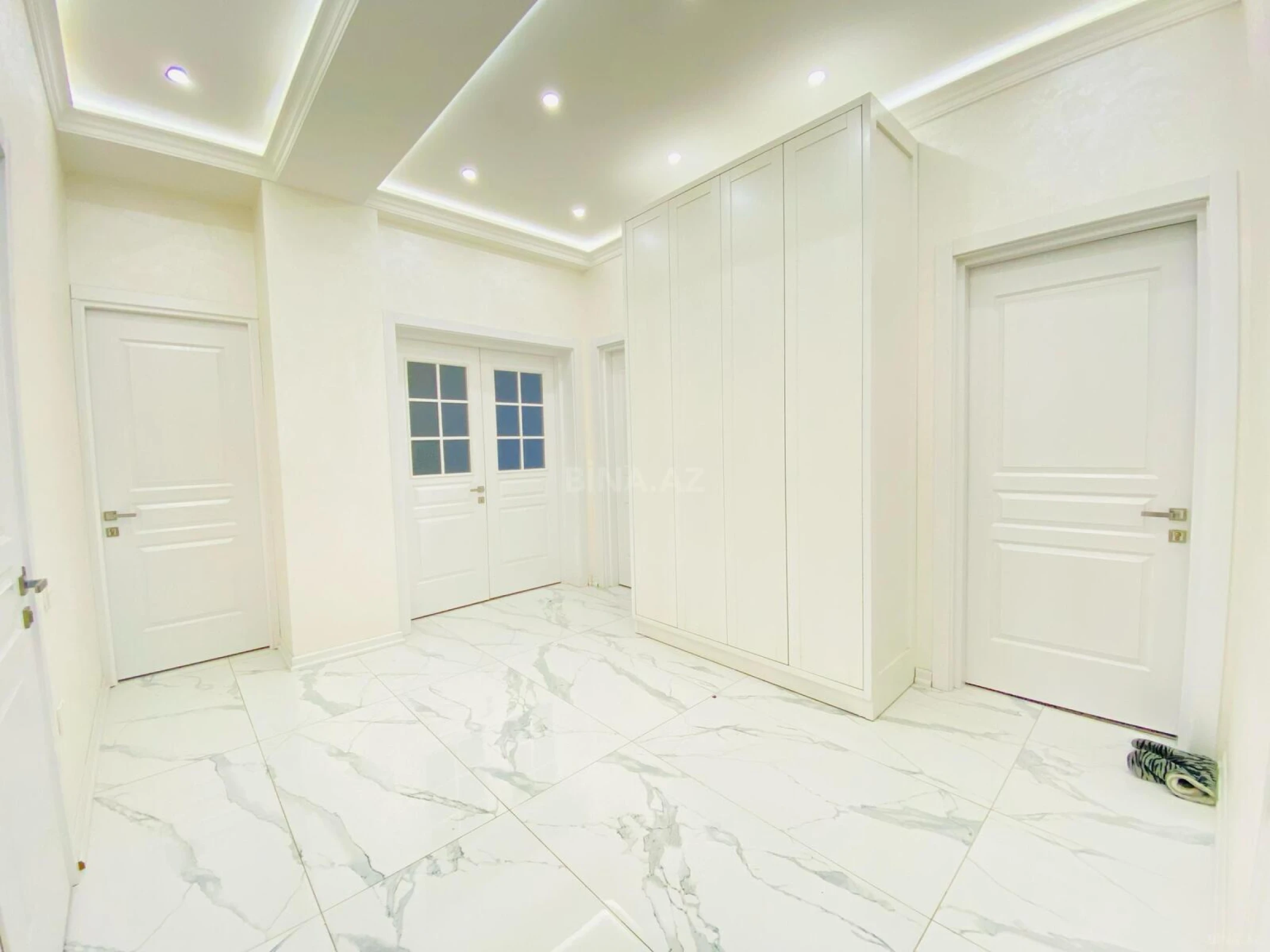 Satılır 3 otaqlı mənzil 130 m²