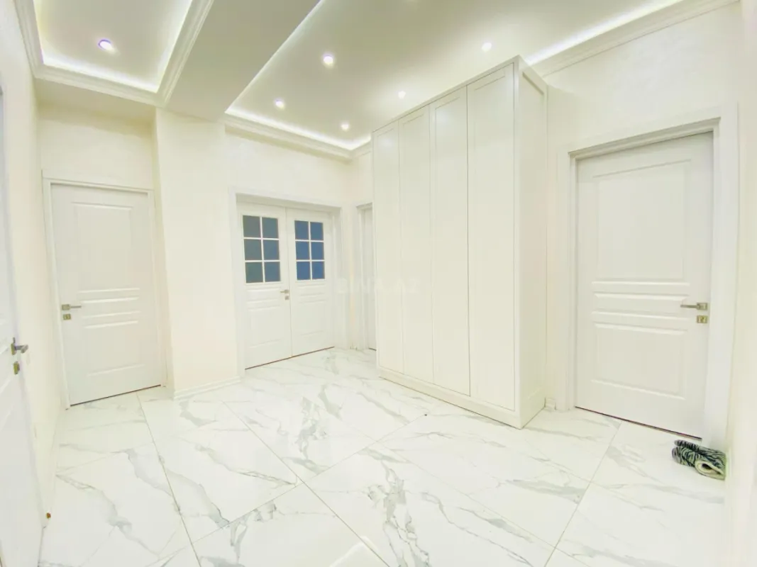 Satılır 3 otaqlı mənzil 130 m²