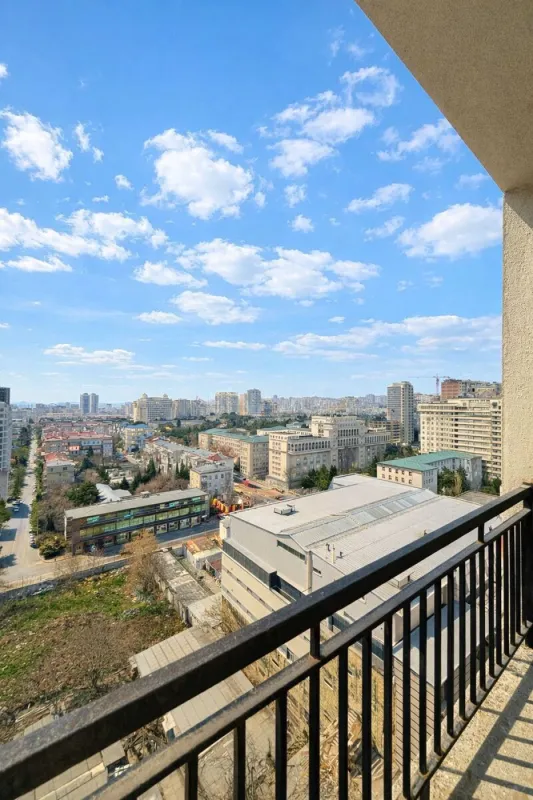 Satılır 4 otaqlı mənzil 164 m²