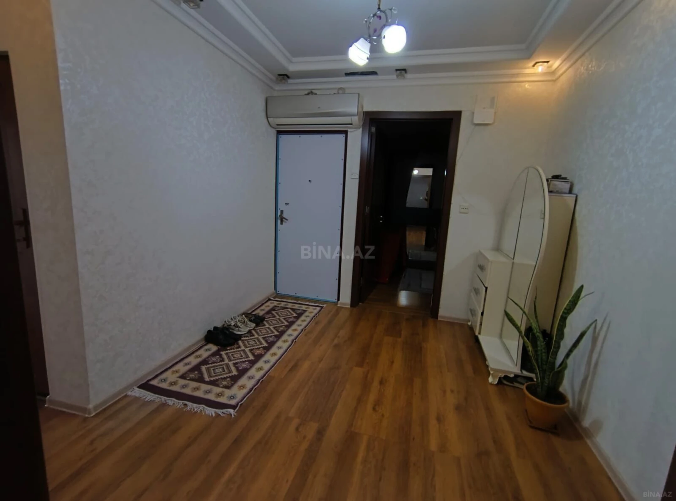 Satılır 4 otaqlı mənzil 90 m²