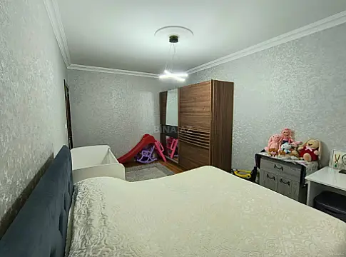 Satılır 4 otaqlı mənzil 90 m²