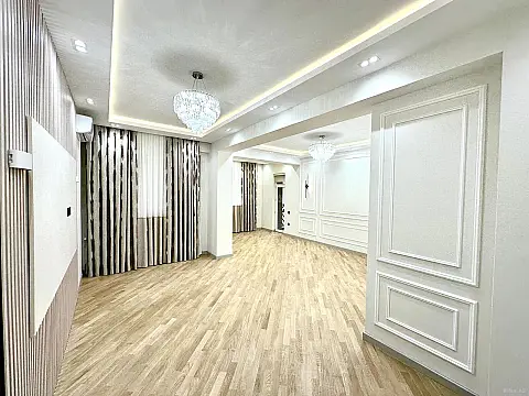 Satılır 4 otaqlı mənzil 193 m²