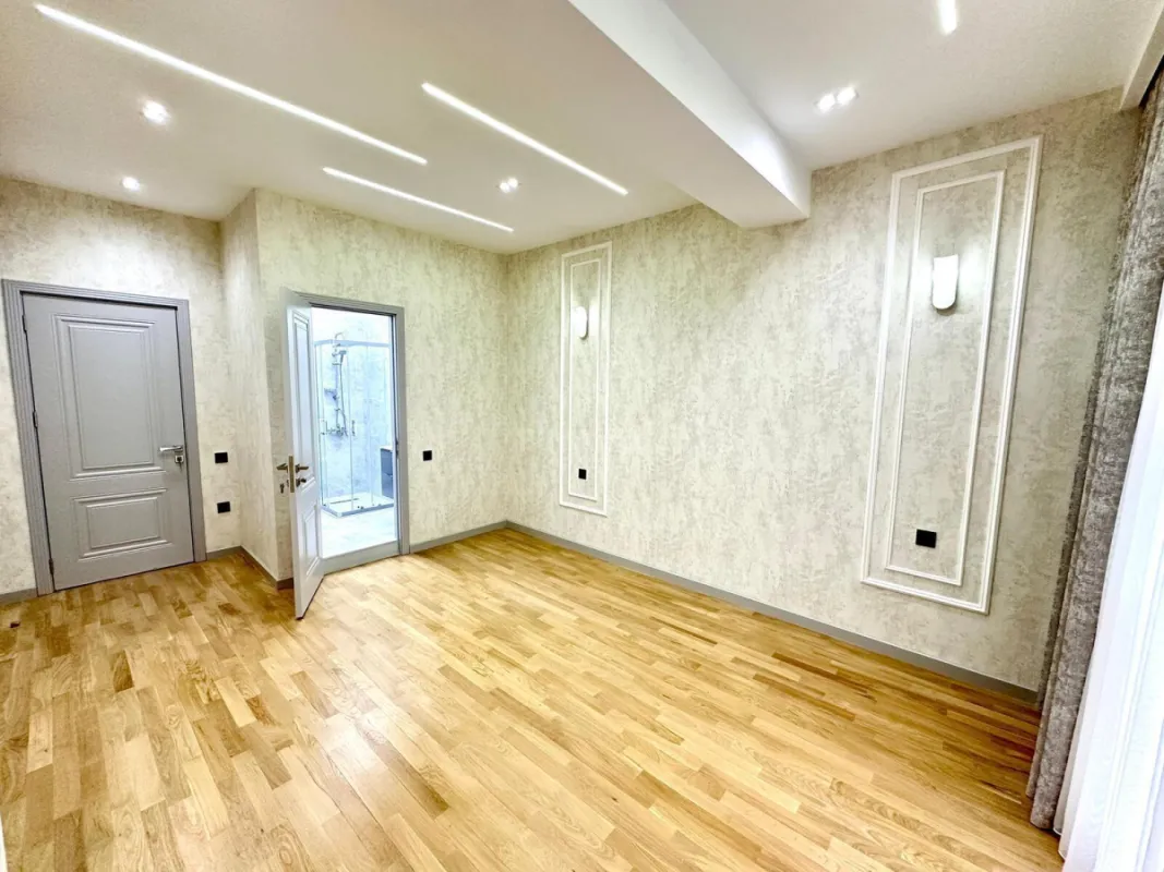 Satılır 4 otaqlı mənzil 193 m²