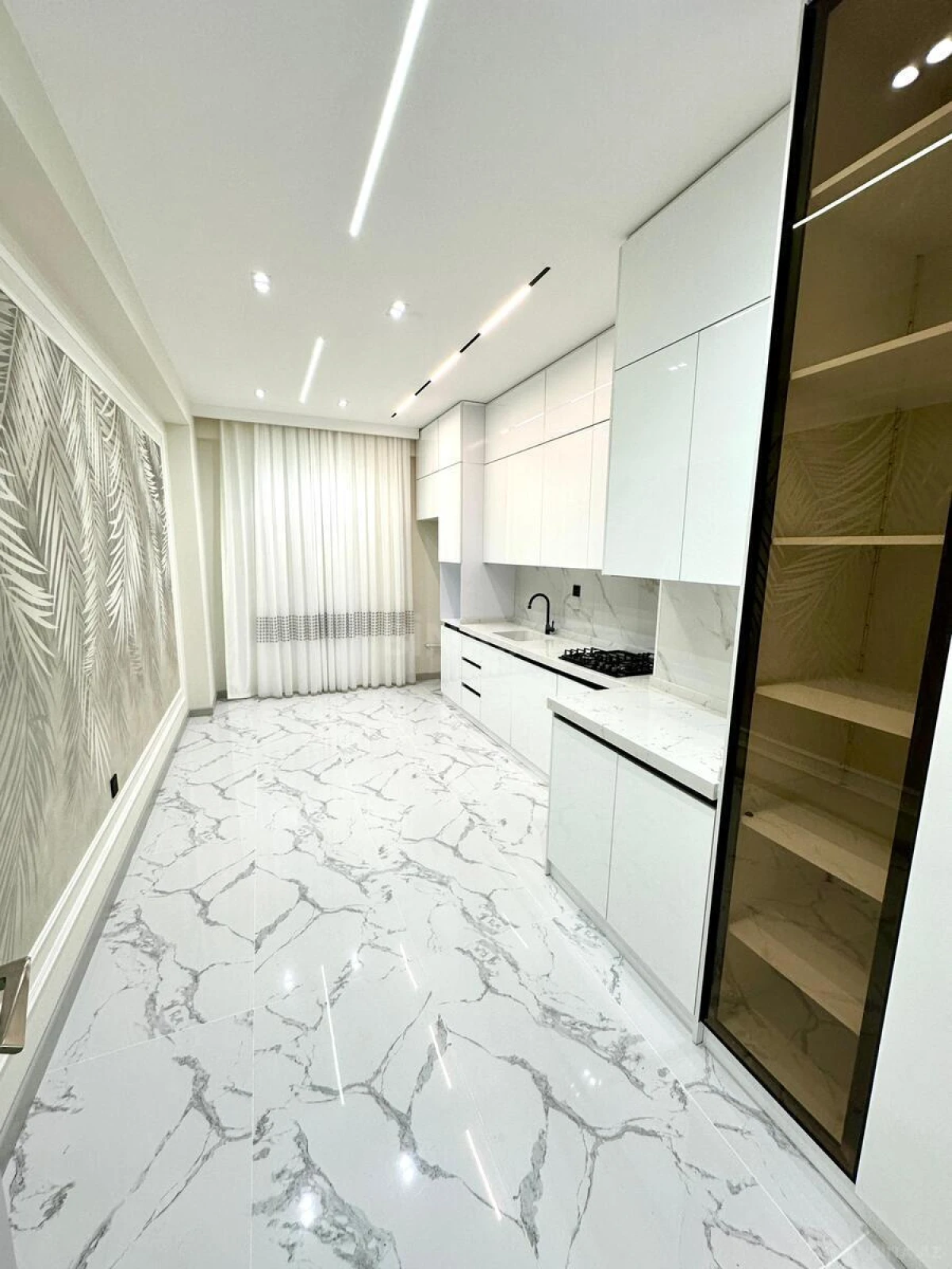 Satılır 4 otaqlı mənzil 193 m²