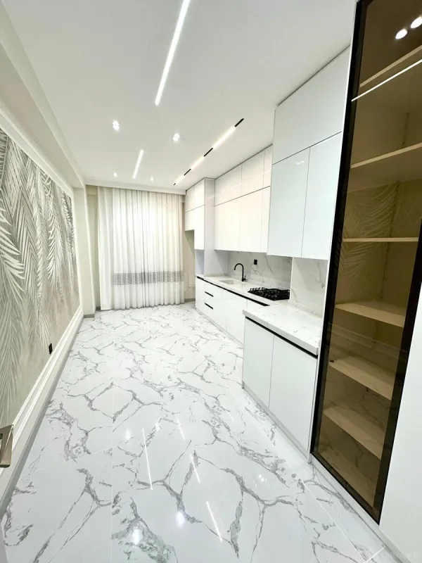 Satılır 4 otaqlı mənzil 193 m²