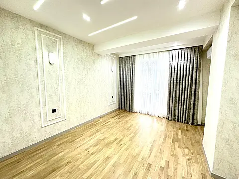 Satılır 4 otaqlı mənzil 193 m²