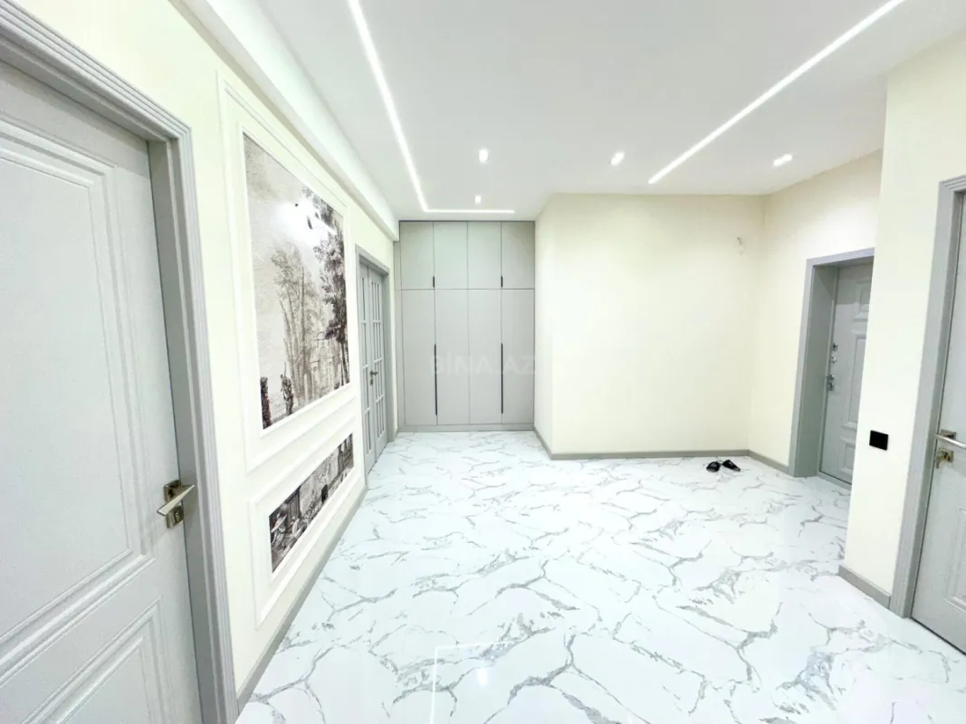Satılır 4 otaqlı mənzil 193 m²