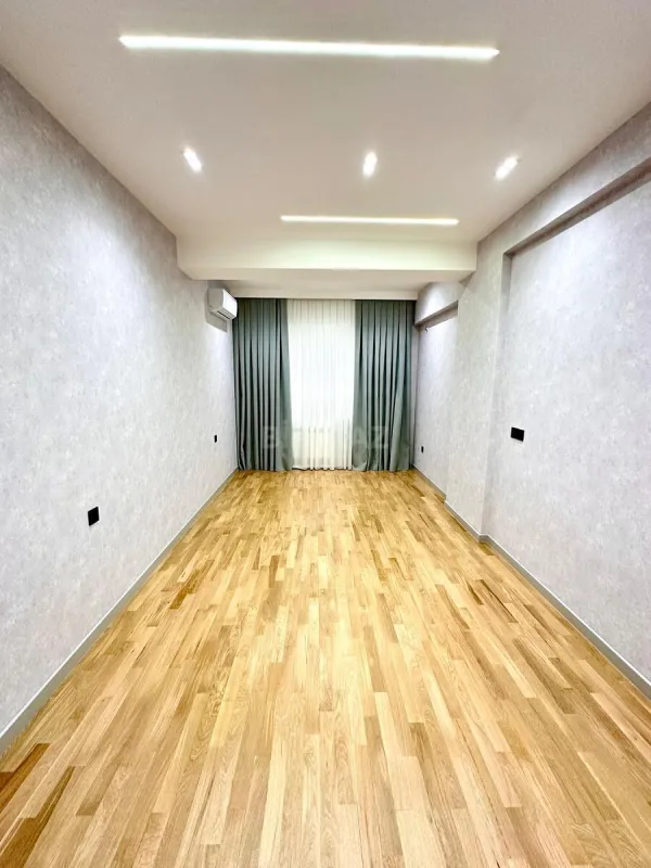 Satılır 4 otaqlı mənzil 193 m²