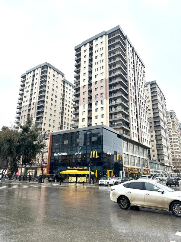 Satılır 4 otaqlı mənzil 193 m²