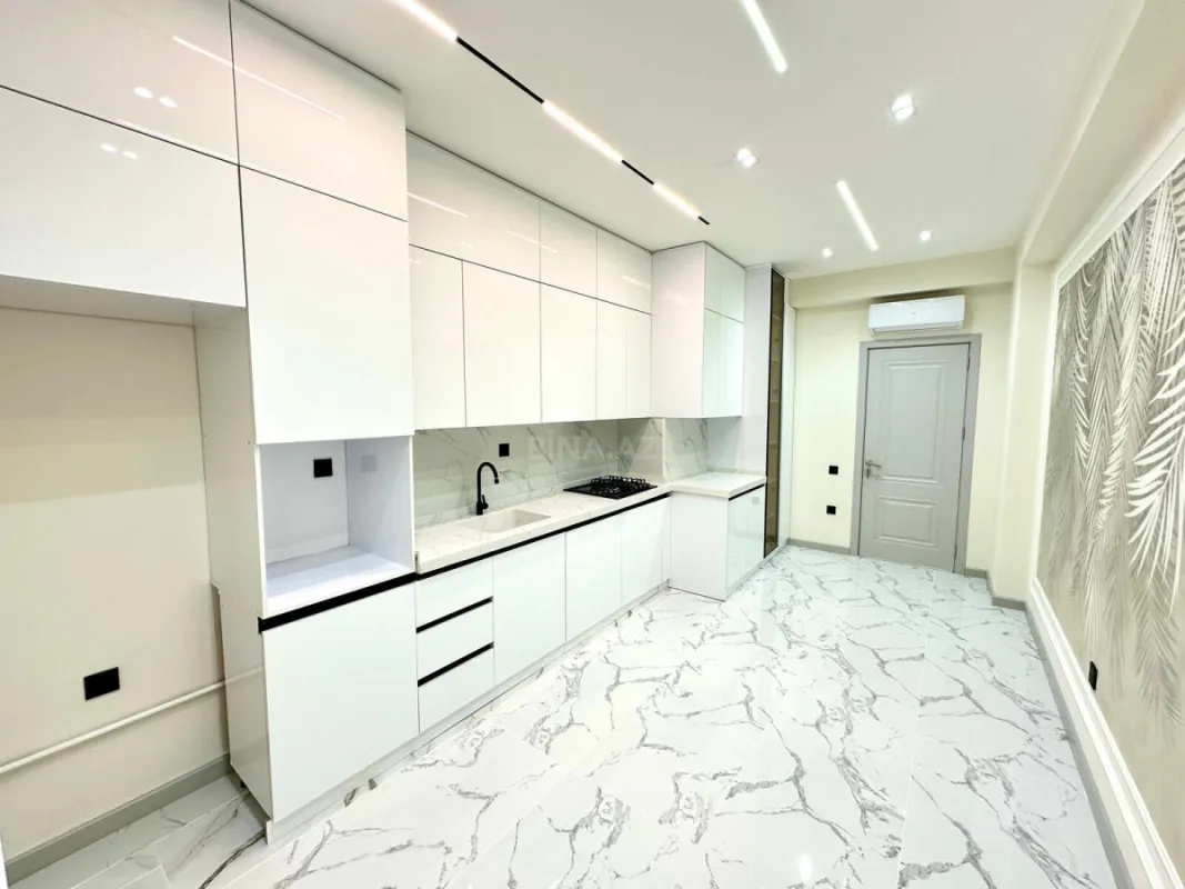 Satılır 4 otaqlı mənzil 193 m²