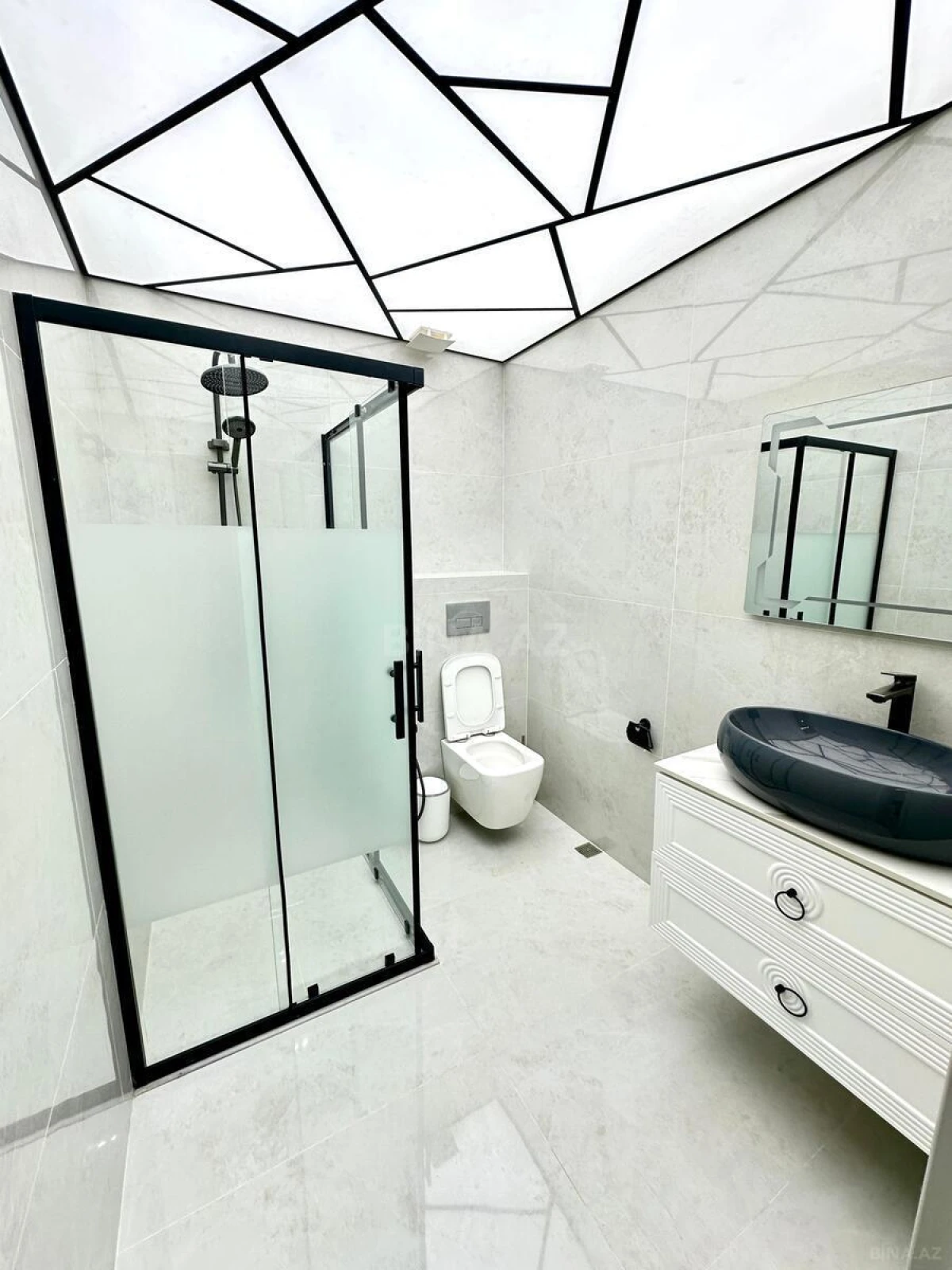 Satılır 4 otaqlı mənzil 193 m²