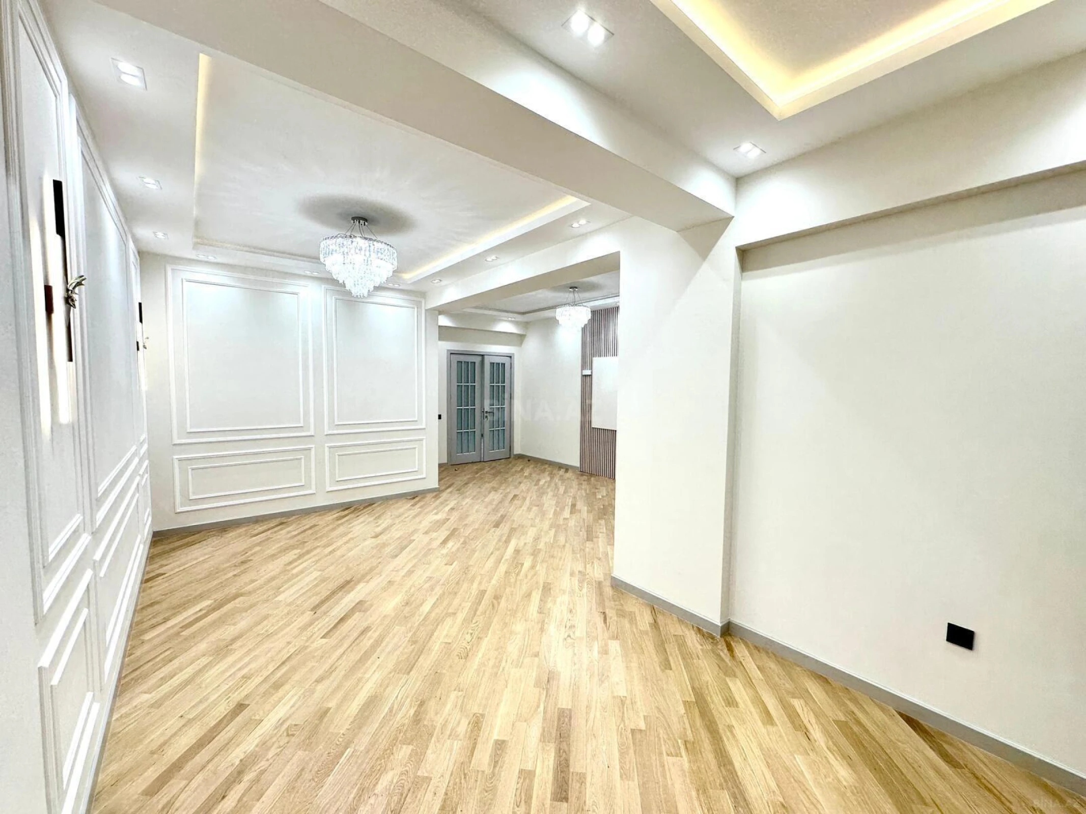 Satılır 4 otaqlı mənzil 193 m²