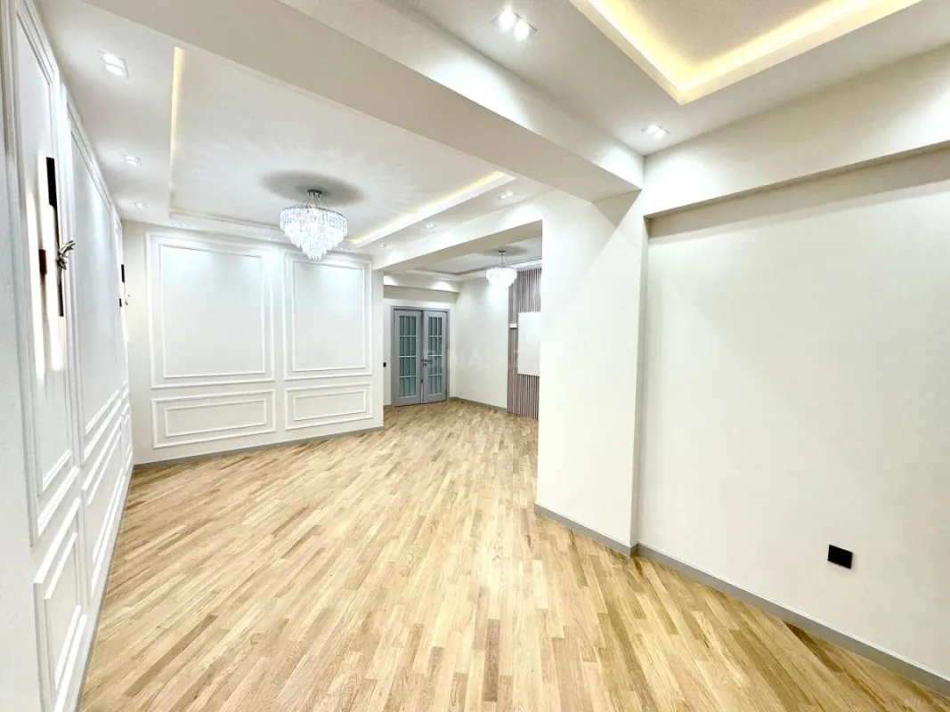 Satılır 4 otaqlı mənzil 193 m²