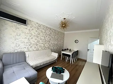 Satılır 2 otaqlı mənzil 72 m²