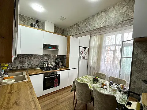 Satılır 2 otaqlı mənzil 72 m²