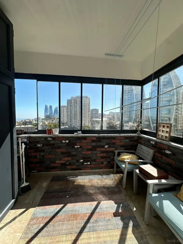 Satılır 4 otaqlı mənzil 235 m²