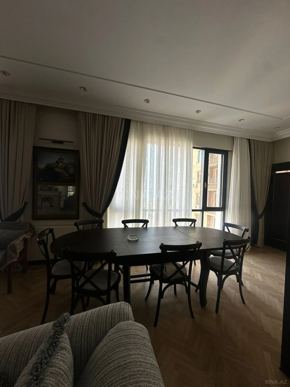 Satılır 4 otaqlı mənzil 235 m²