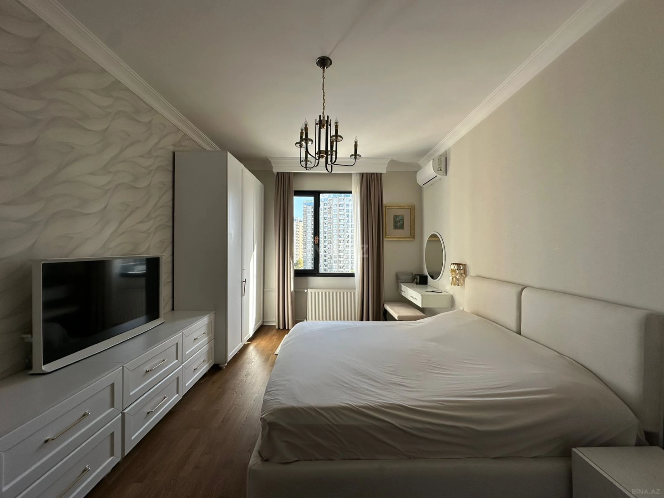 Satılır 4 otaqlı mənzil 235 m²