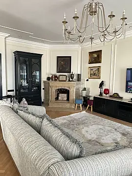 Satılır 4 otaqlı mənzil 235 m²