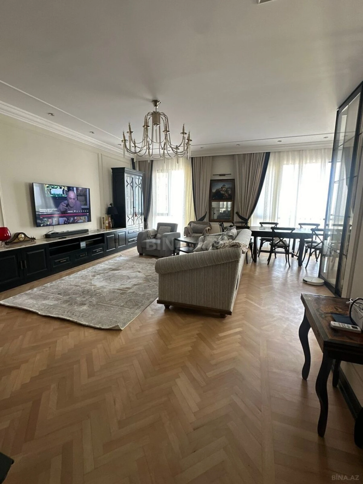 Satılır 4 otaqlı mənzil 235 m²