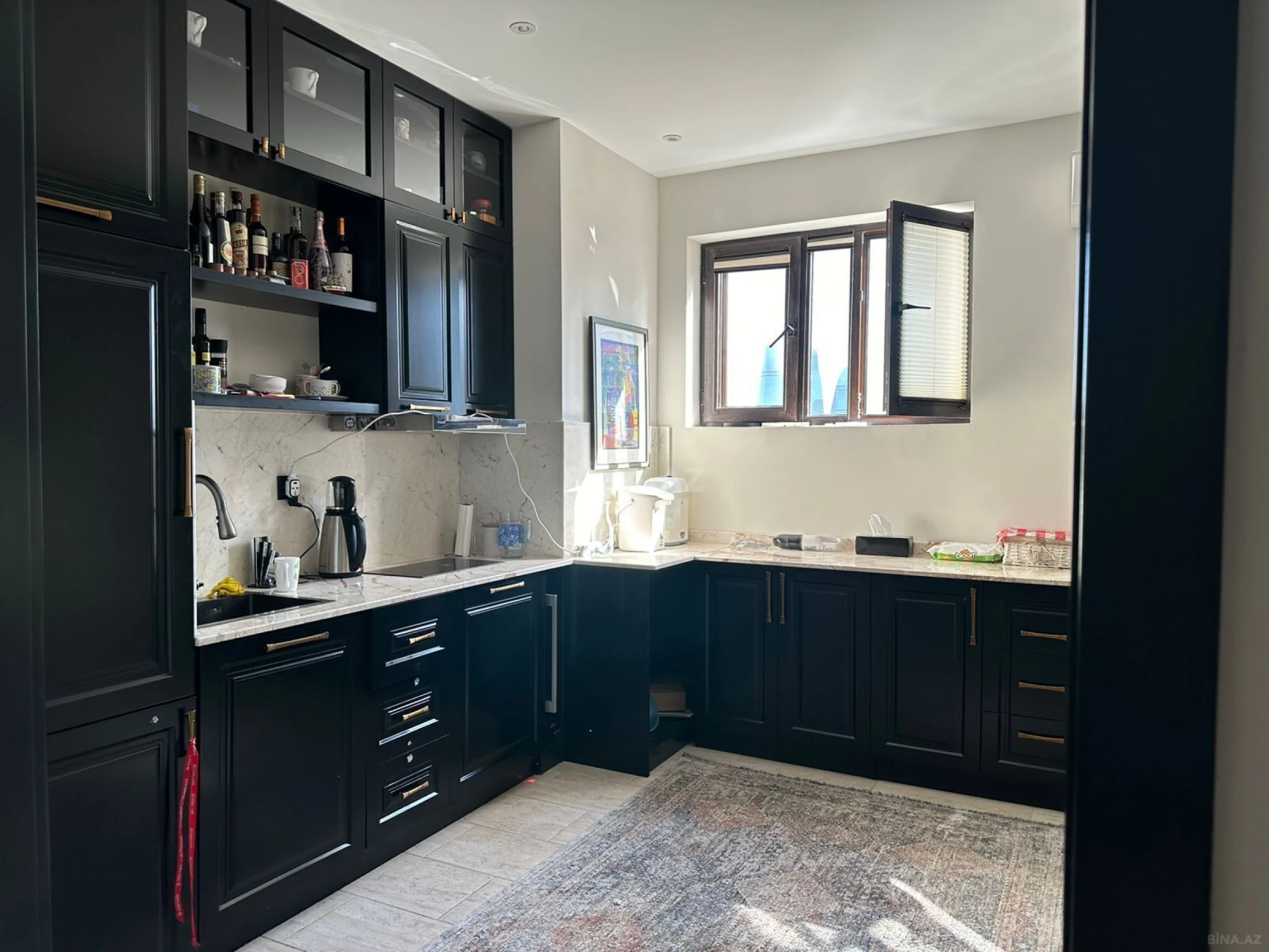 Satılır 4 otaqlı mənzil 235 m²